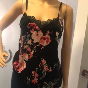 Cute floral top from Macy’s 🥰🌹